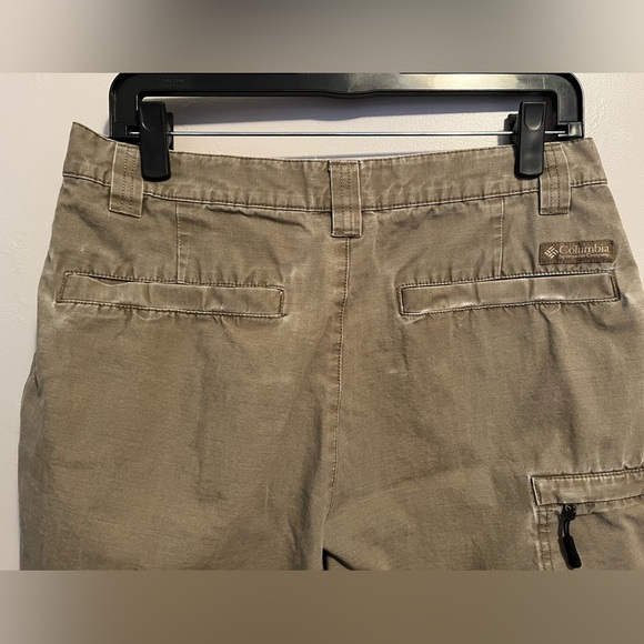 Columbia Tan Cargo Shorts with Relaxed Fit - Picture 9 of 10